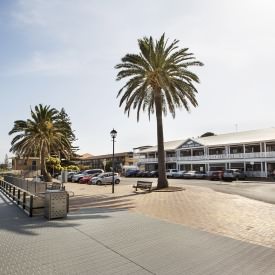 Relax and enjoy family friendly dining at Seacliff Beach Hotel